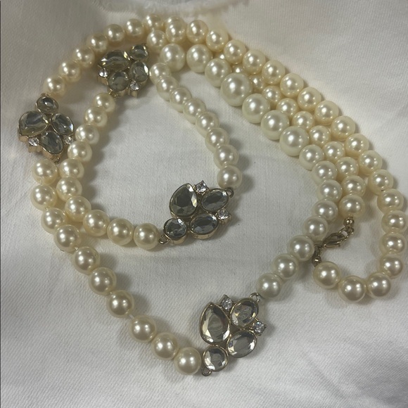 Jewelry - Elegant Pearl Necklace with Crystal Accents